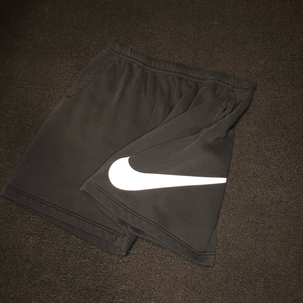 Nike Sweat-shorts. Size Large. Black Color. - Picture 2 of 10